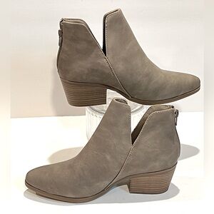 🆕Taupe ankle bootie - size 8